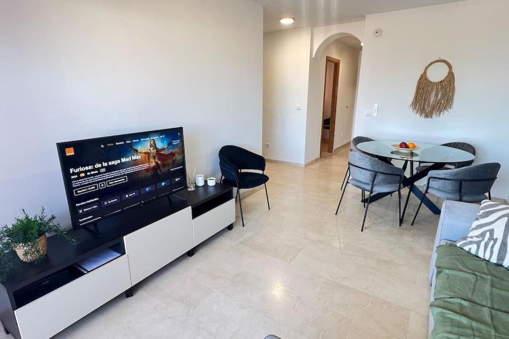 Apartment Hermoso De 2 Dormitorios, Gran Terraza, Vistas Al Mar Y Cerca De La Playa 