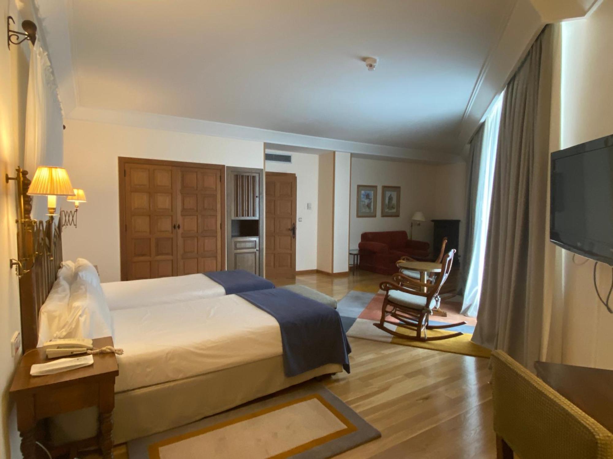 Hotel De 4*