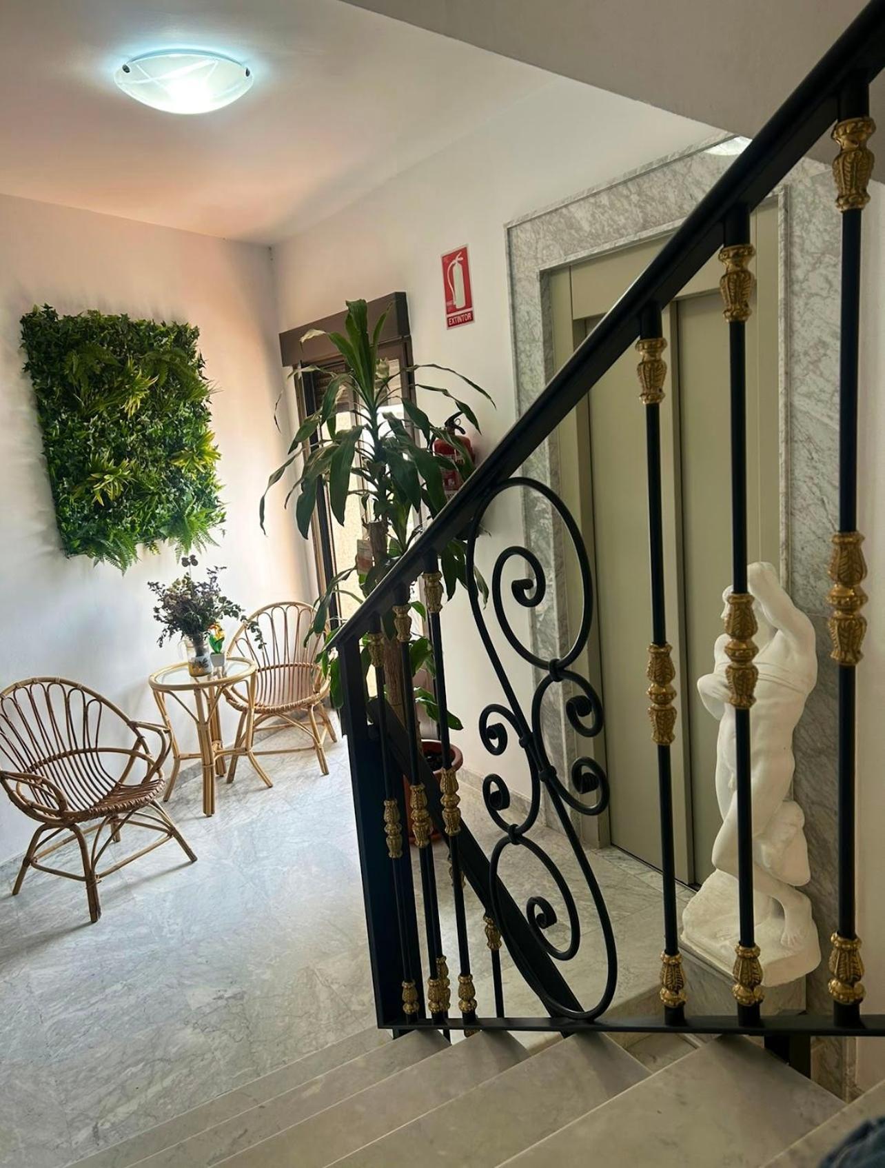H La Hotel