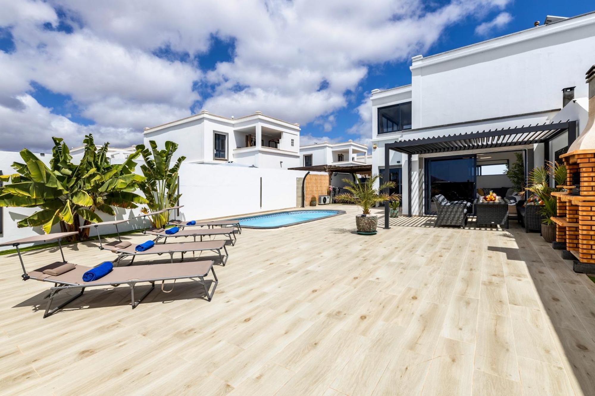 - Heated Pool, Aircon * Playa Blanca (Lanzarote)