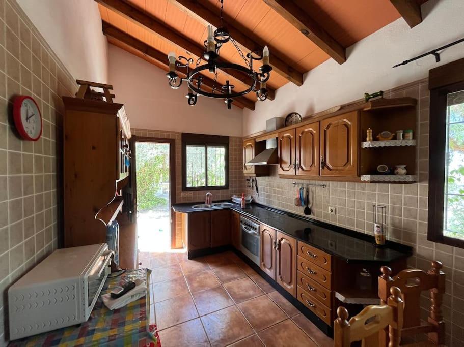 Chalet Surrounded By Centenary Olive Trees Olías