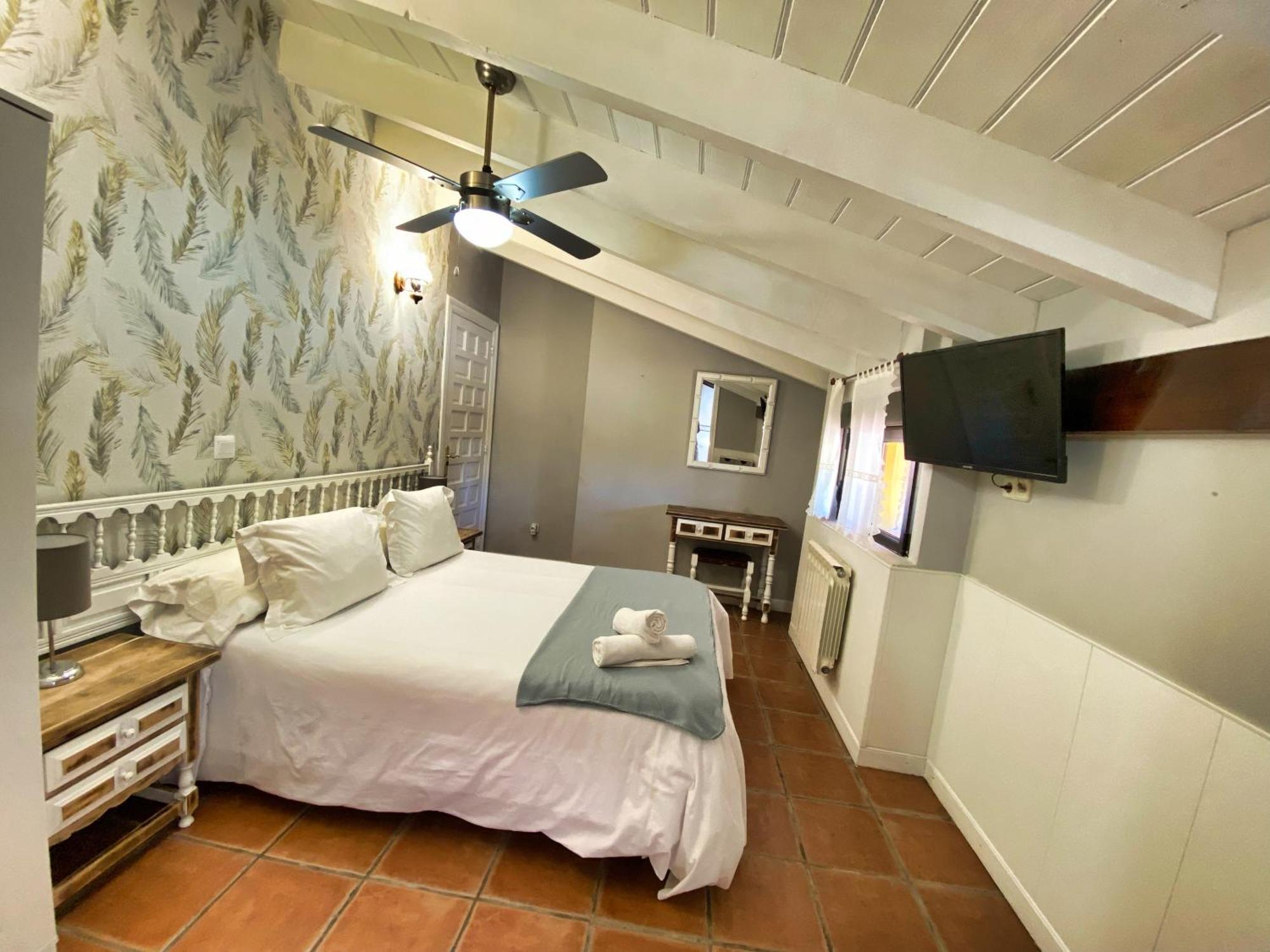 Javier - Alojateisla Guest house 3*