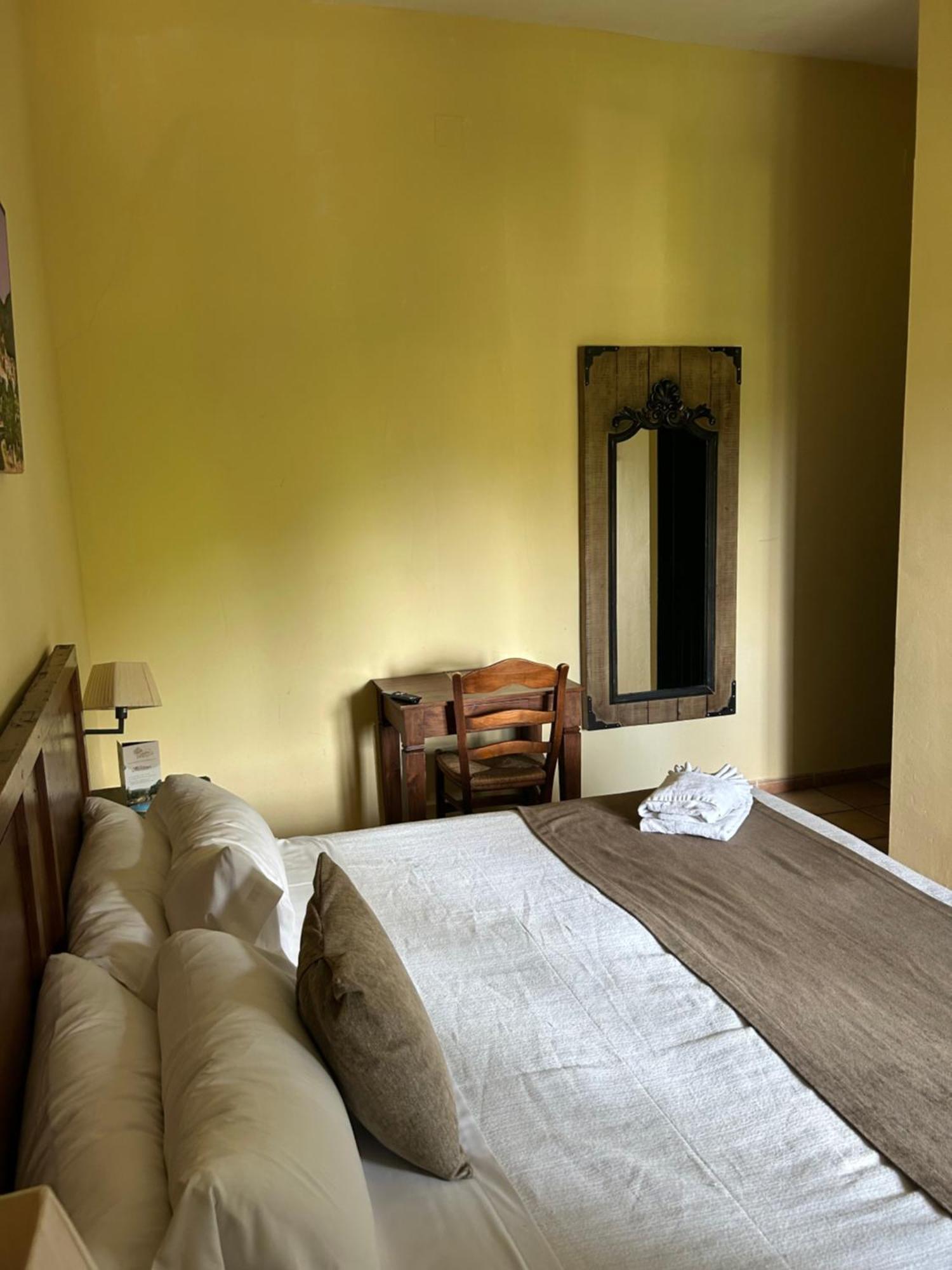 Hotel Rural Castillo De Fanecaes