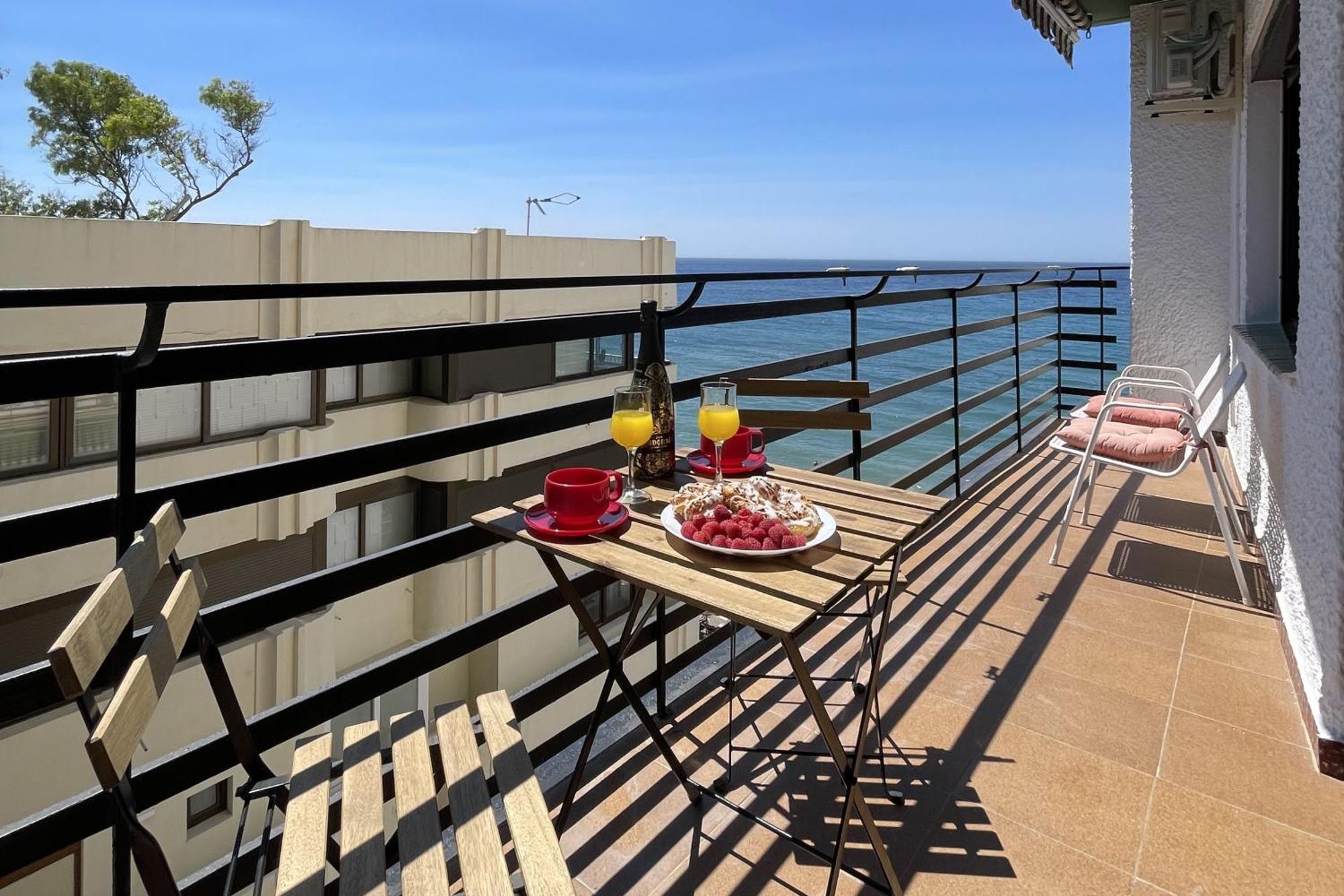 Mediterraneo 508. Fantastic On The Beachfront With Sea Views. Apartamento Marbella