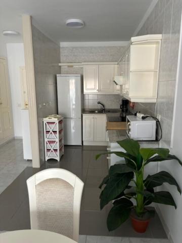 Apartamento Terrassen Wohnungen, Direkt Am Strand, 25 M Beheiztem Pool, Wifi Free, Free Parking