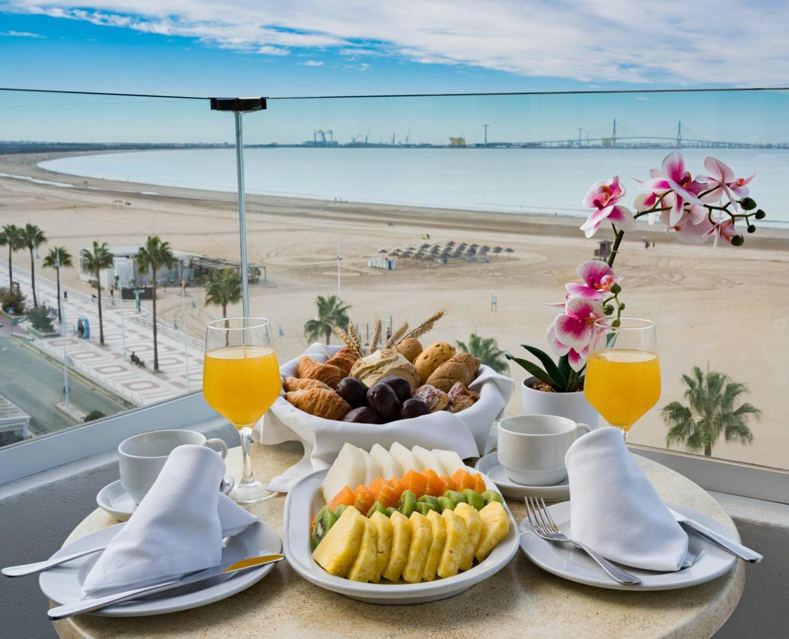 Hotel Puerto Bahia & 4*