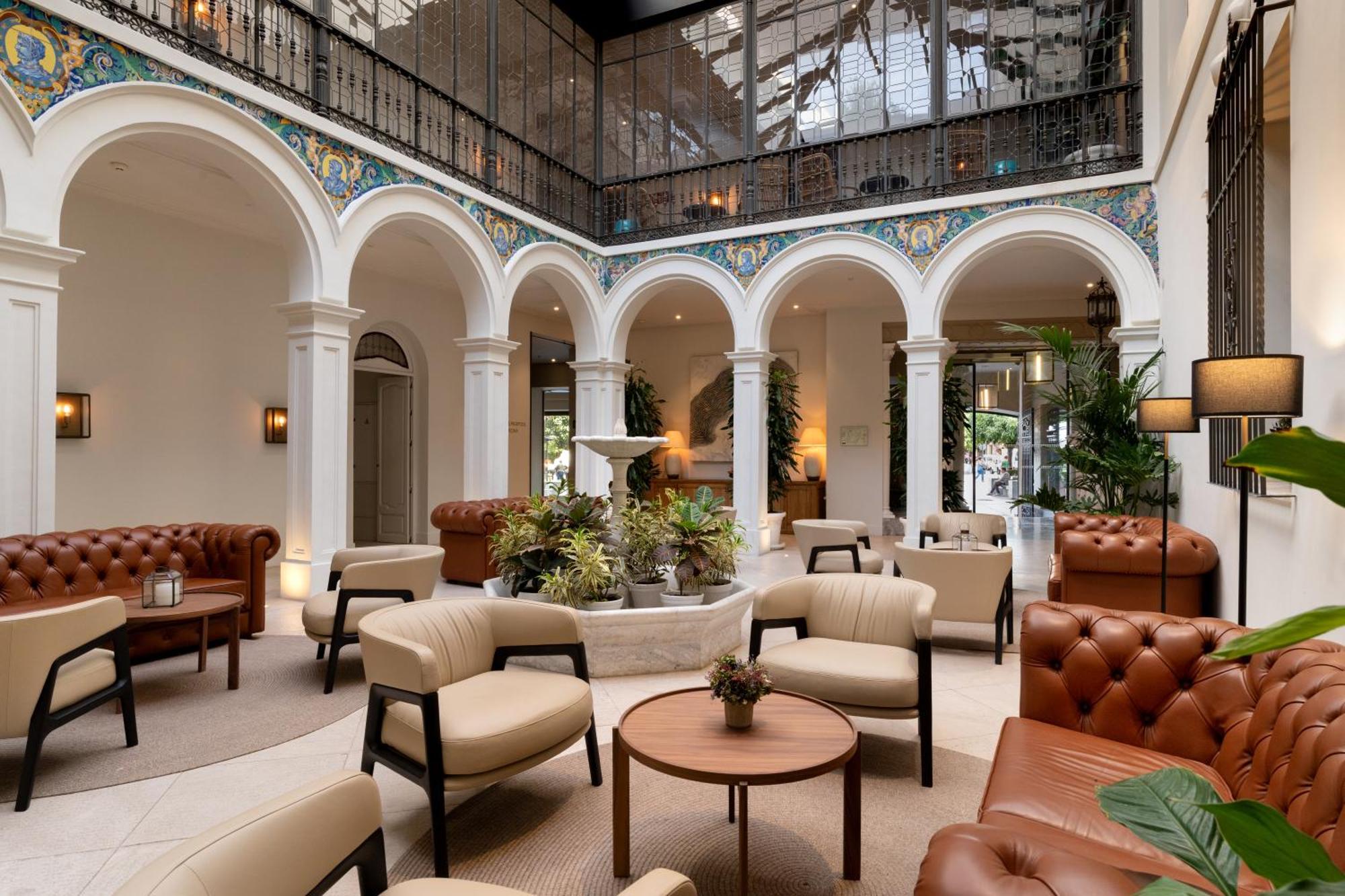 Hotel H10 Palacio Colomera 4*