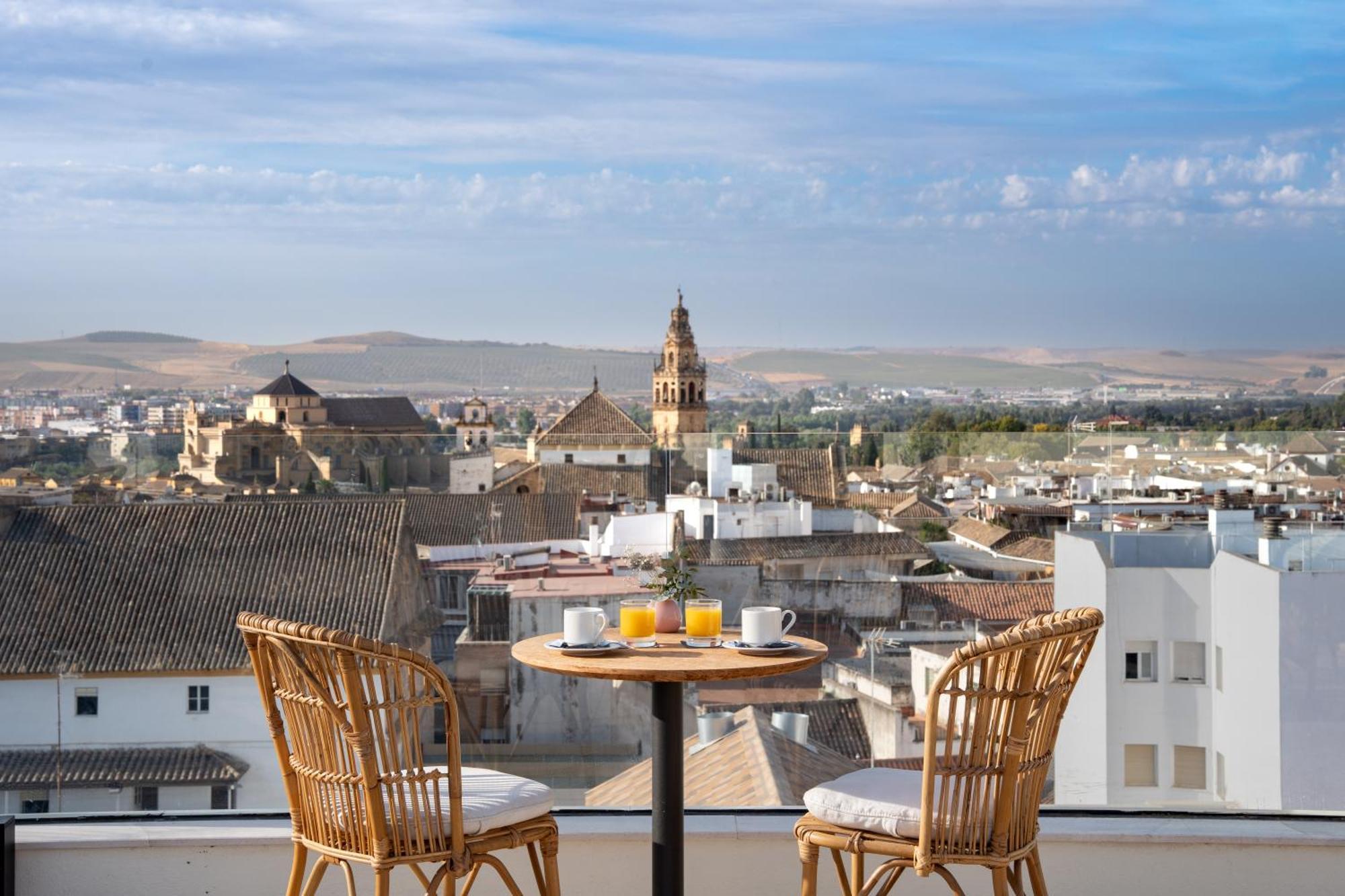 H10 Palacio Colomera Hotel 4*