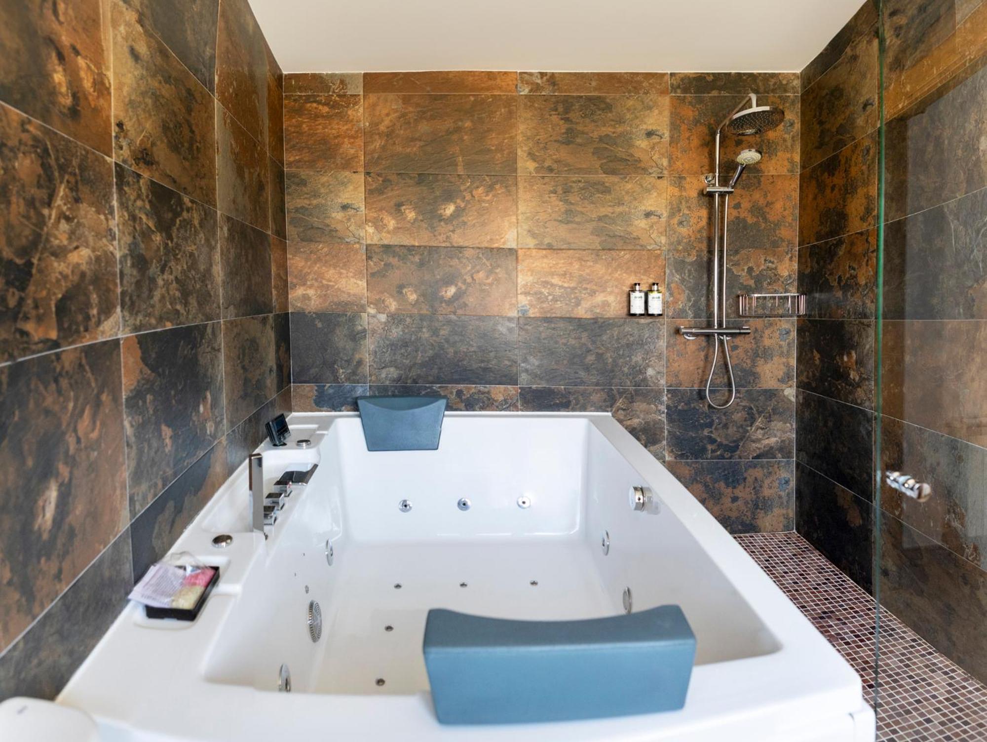 Rurales De Monfragüe Con Jacuzzi Apartamento *