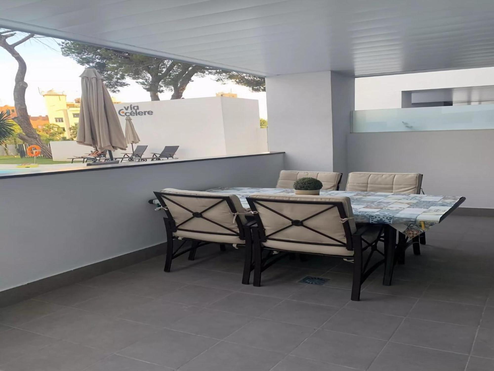 Lovely Holiday In With Shared Pool