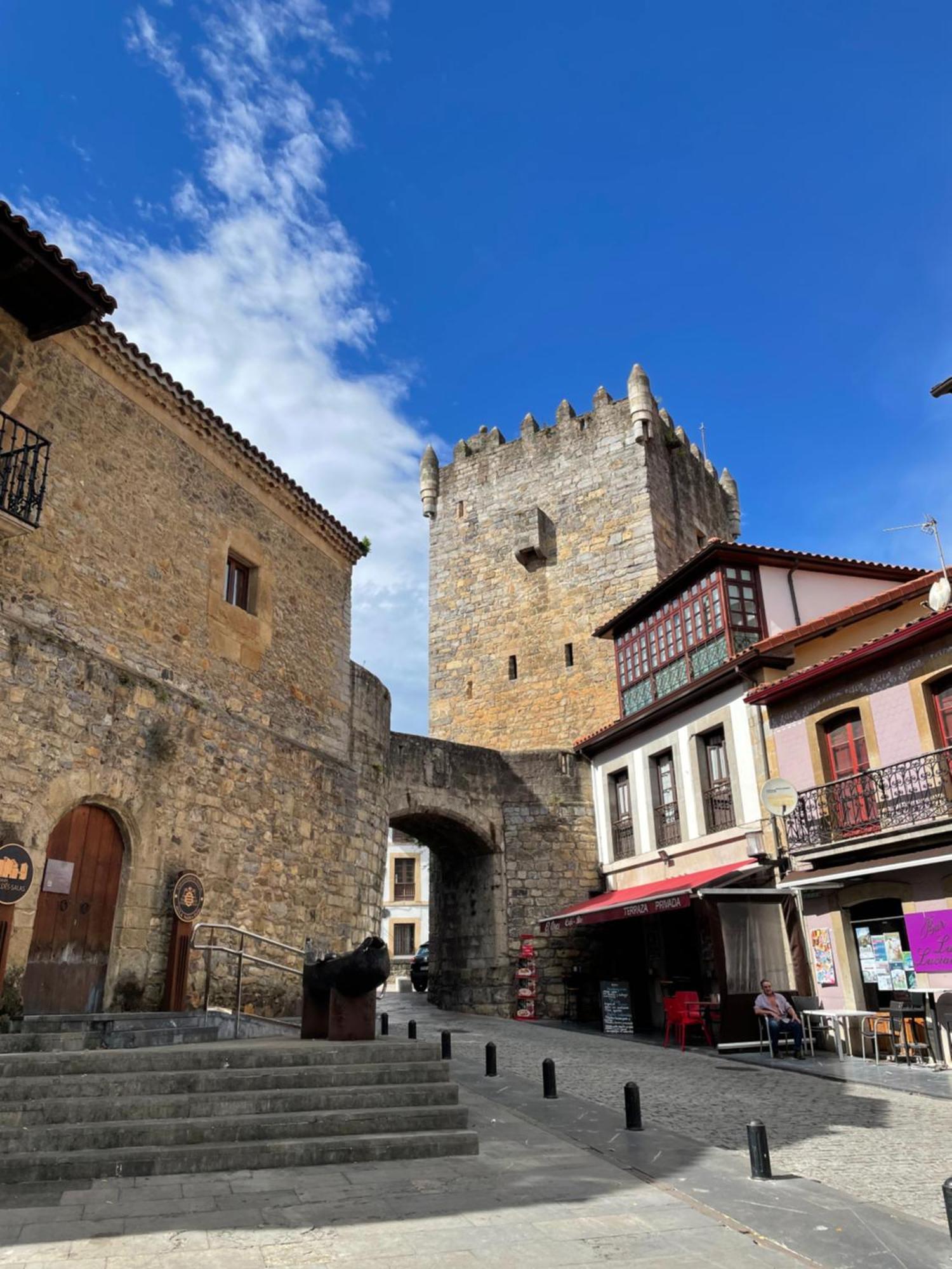 Castillo De Valdés Salas 2*