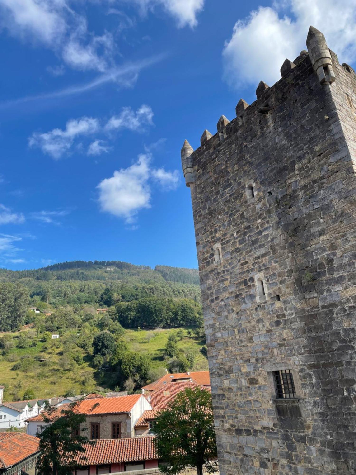 Castillo De Valdés Salas Hotel Salas (Asturias)