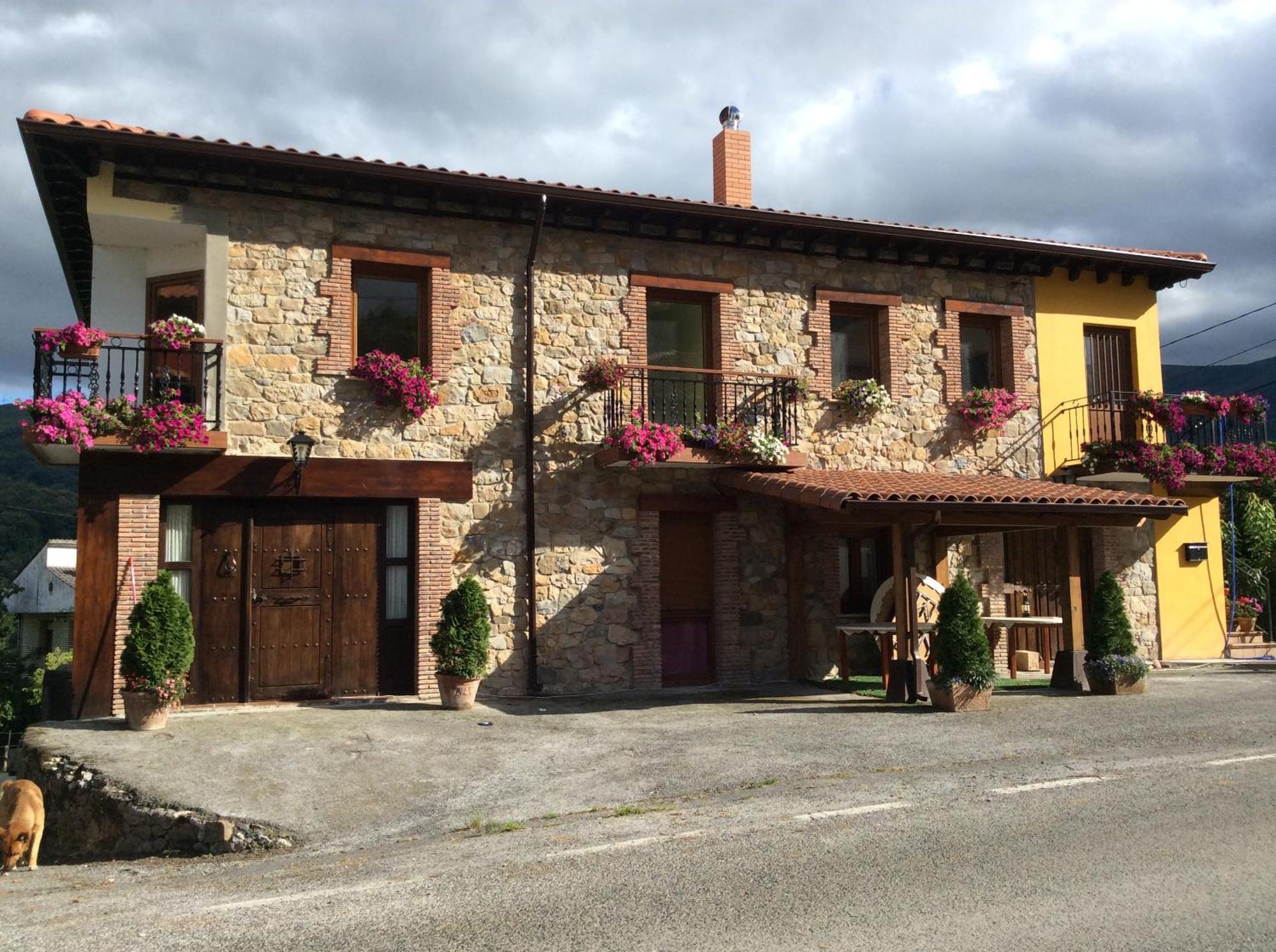 La Tienda De Abajo Apartamento Villar (Soba)