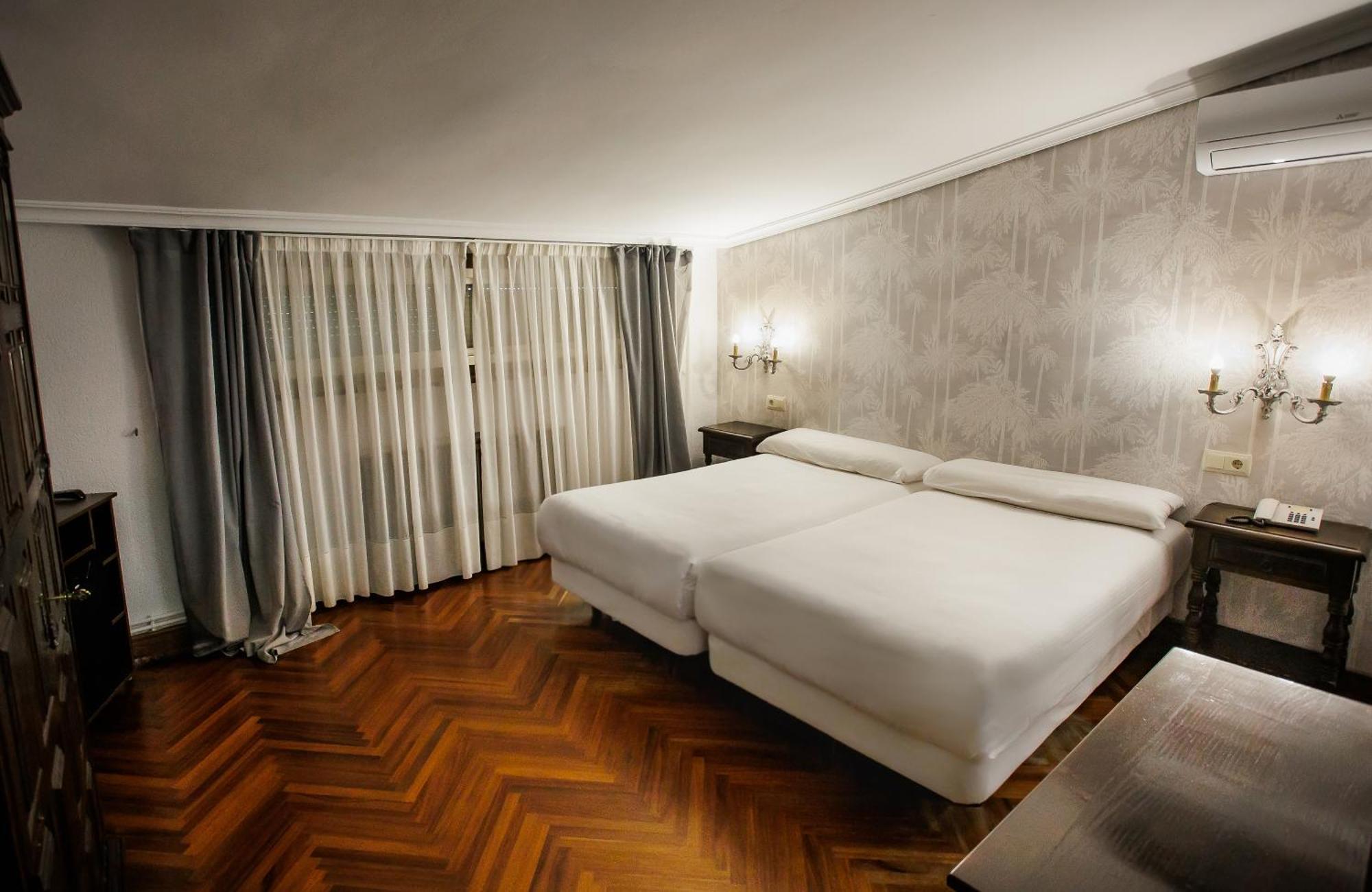 Hotel Conde Rodrigo Ii By Eme 4*
