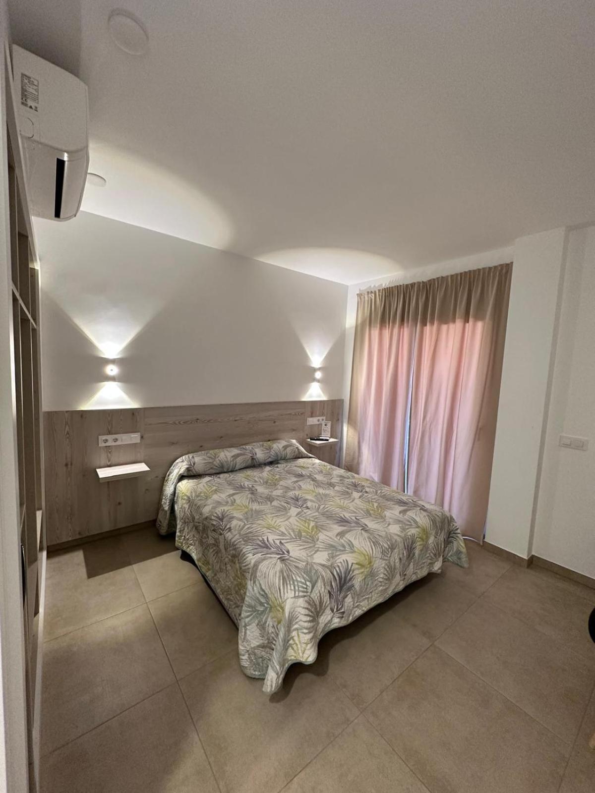 Aparthotel Raquel's - Habitacions I Turistics - Sant Pere Pescador