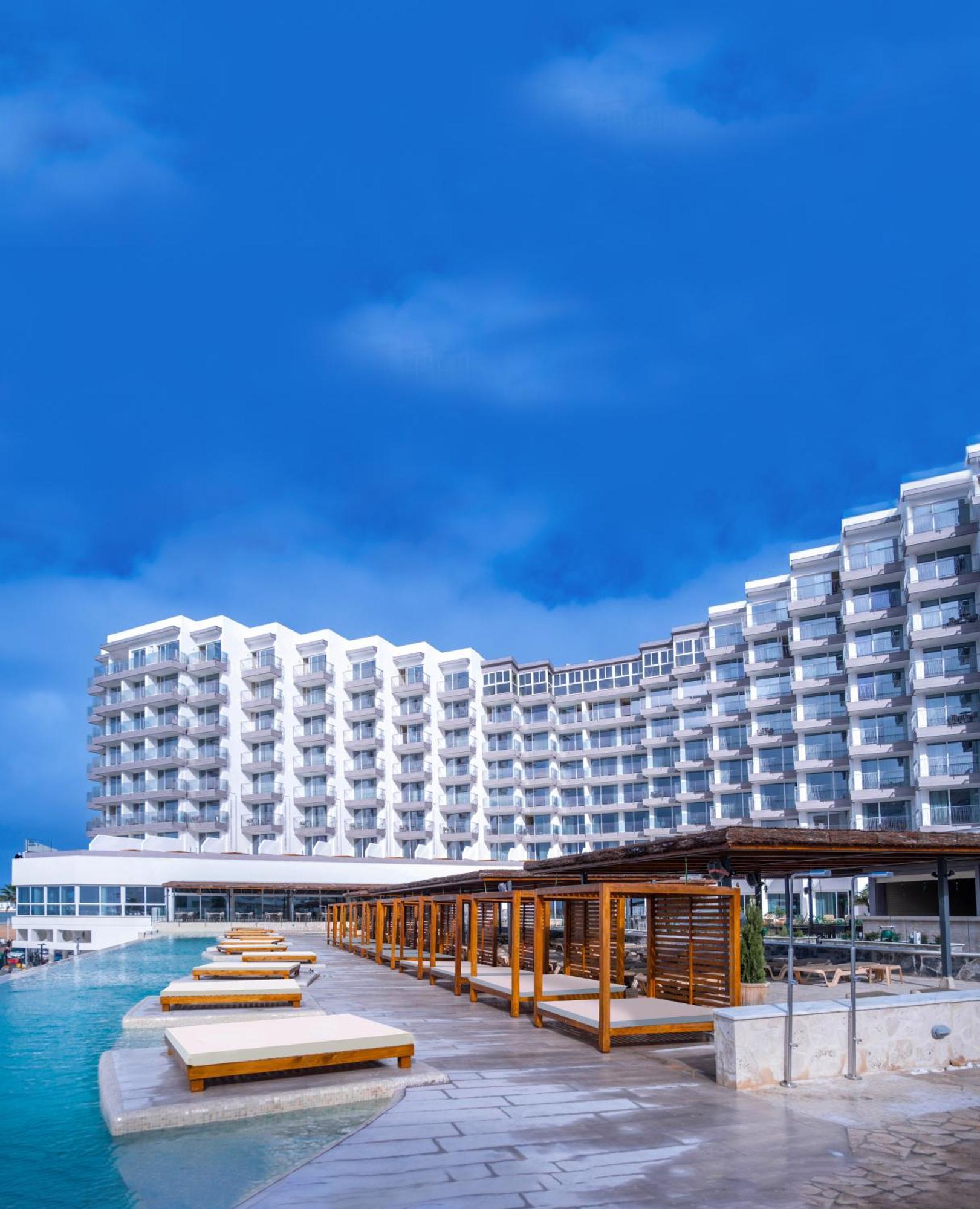 Hotel Bahia By Qhotels 4*