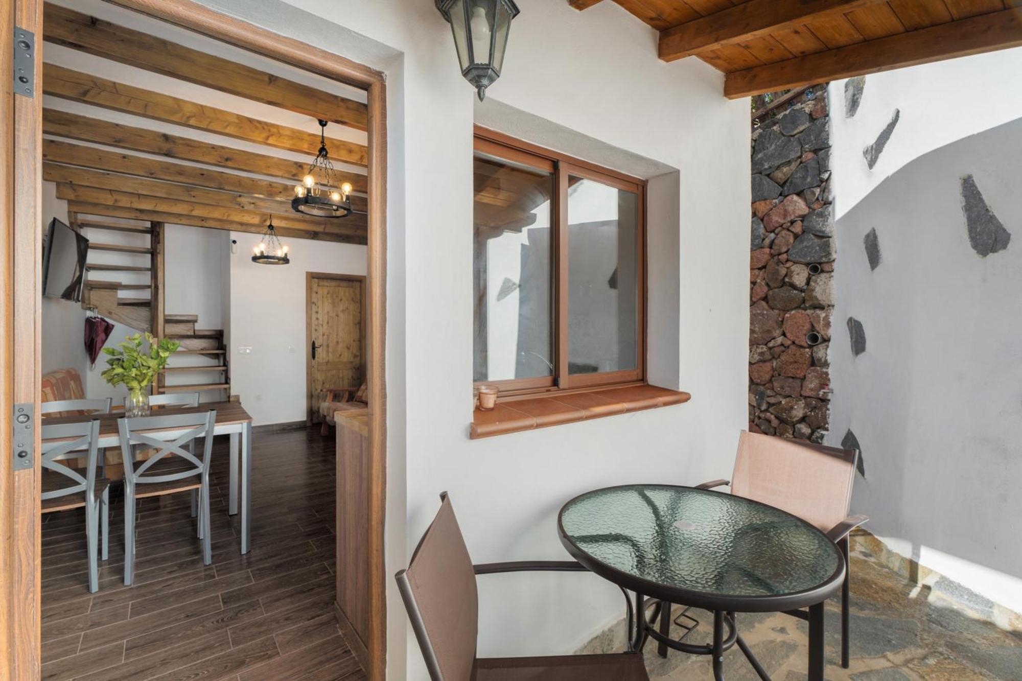 Amelia House Roque Negro