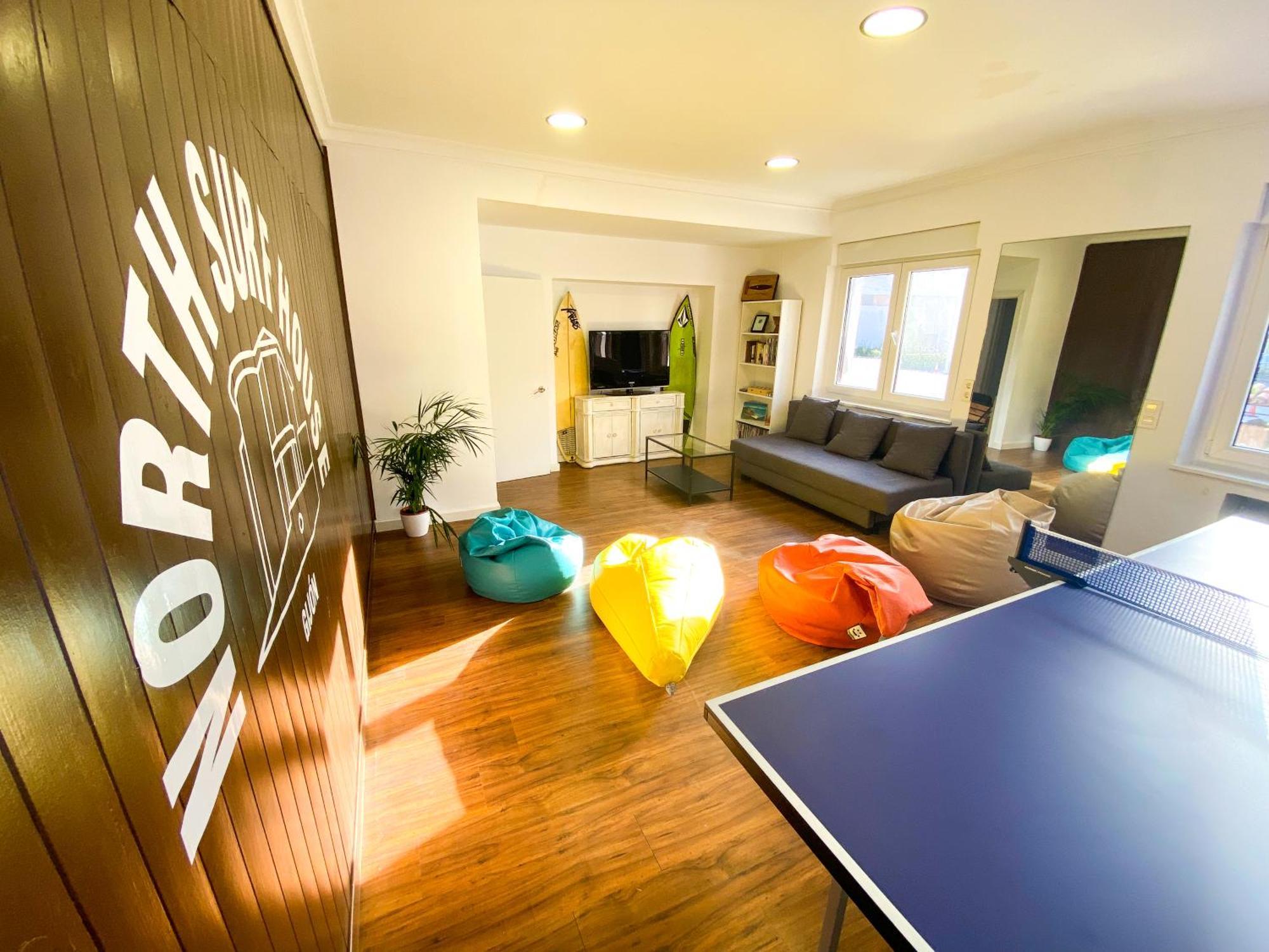 Hostal Surf House *
