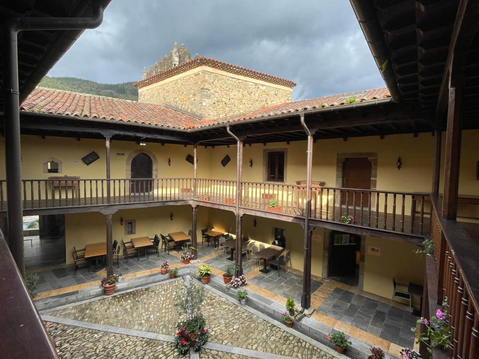 Castillo De Valdés Salas Hotel Salas (Asturias)