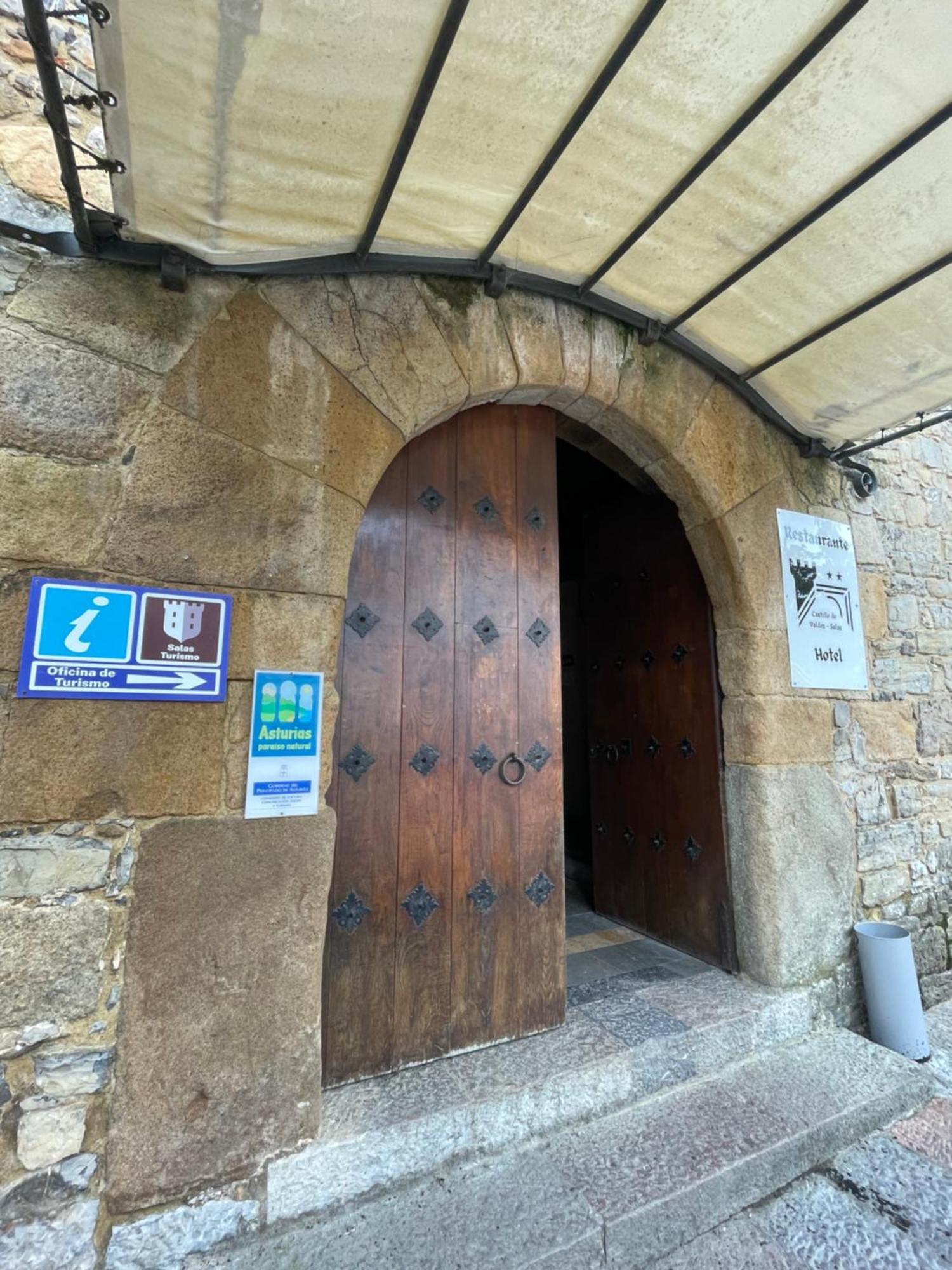 Castillo De Valdés Salas Hotel