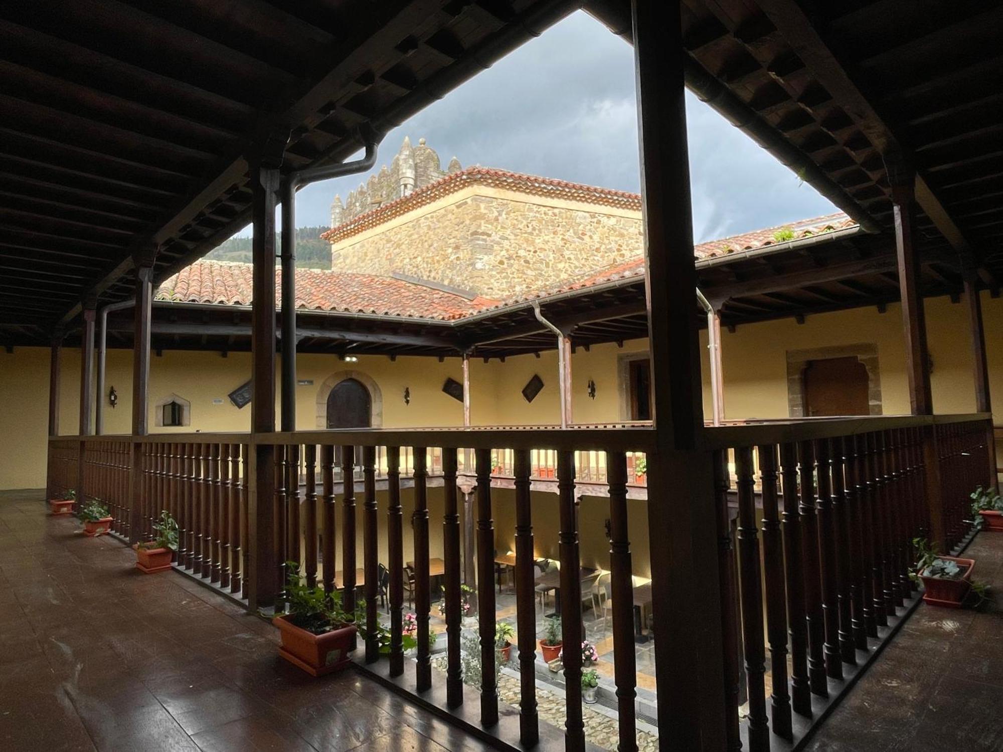 Castillo De Valdés Salas Hotel