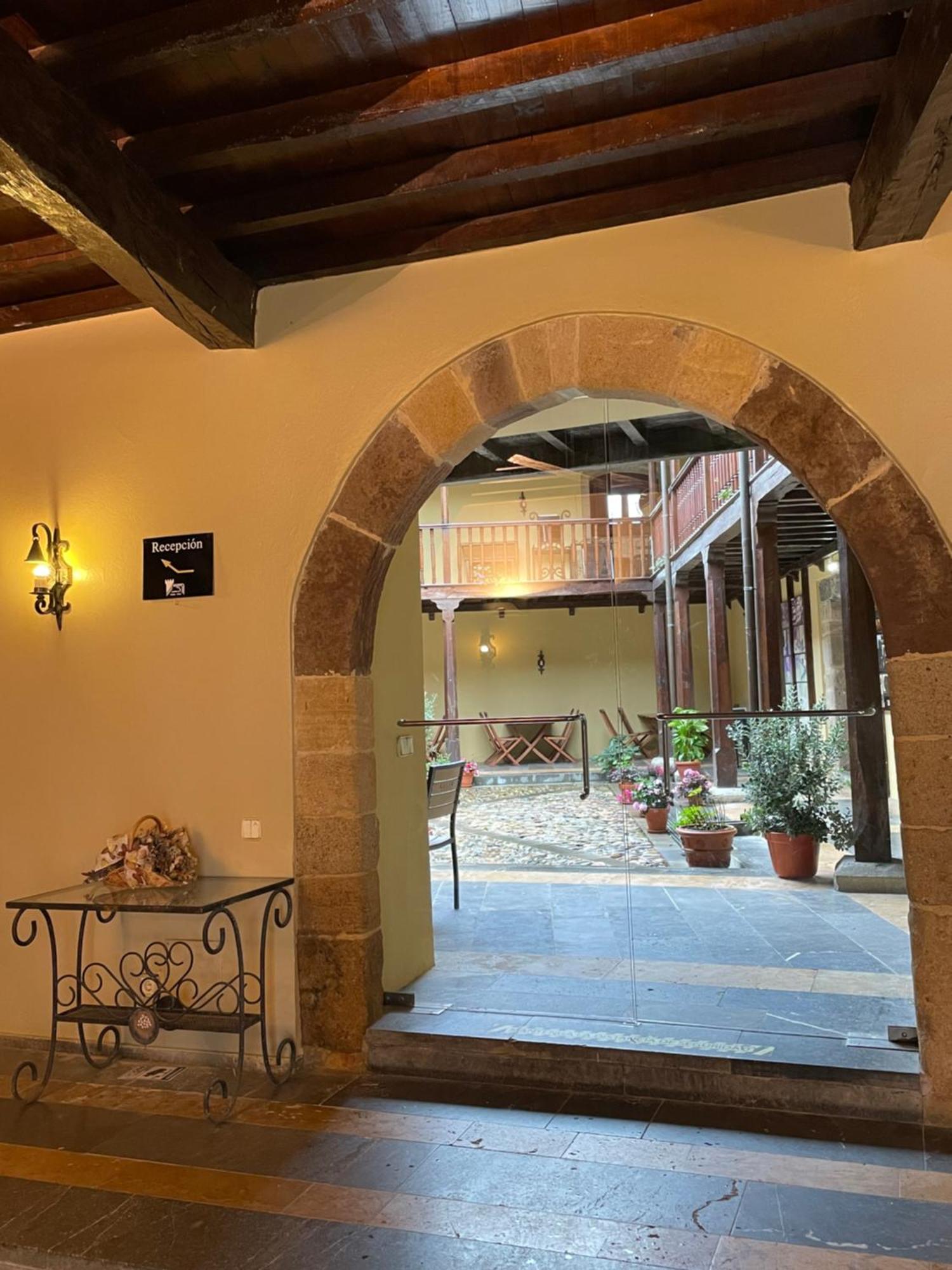 Hotel Castillo De Valdés Salas 2*
