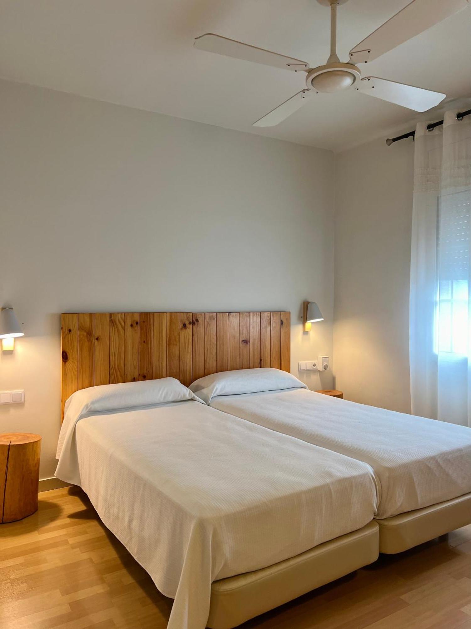 & Restaurant Figueres Parc 2* Els Hostalets (Girona)