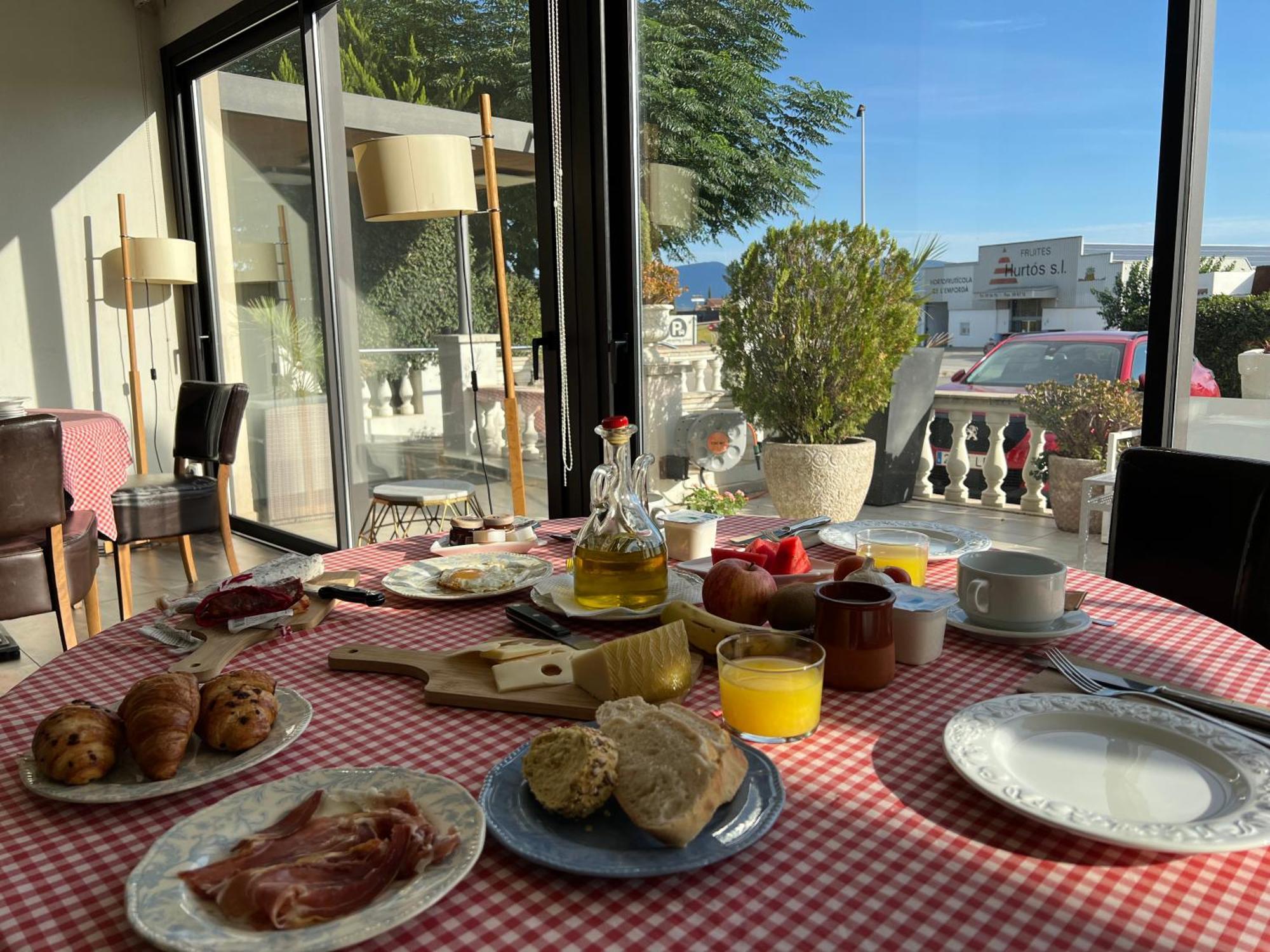 & Restaurant Figueres Parc 2* Los Hostalets de Llers