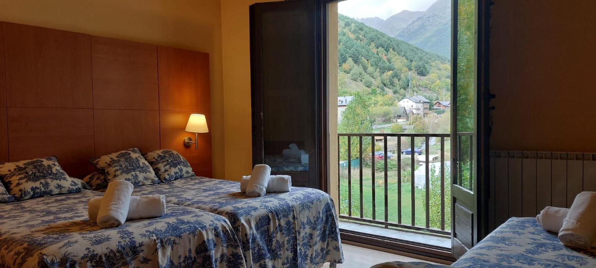 Saurat Hotel