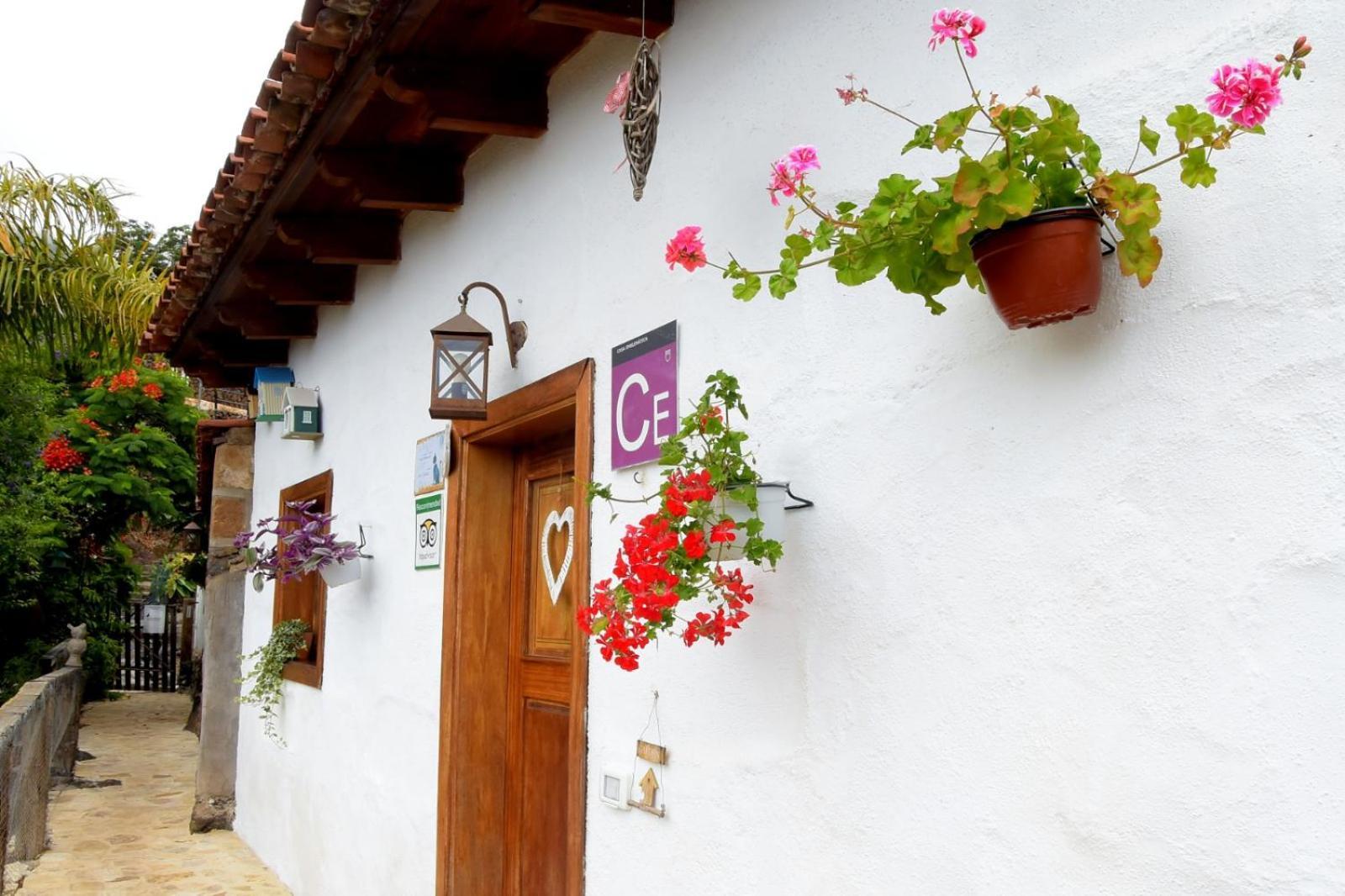 Сasa de vacaciones Romantic Hamlet With Private Pool La Fragua De Eliseo