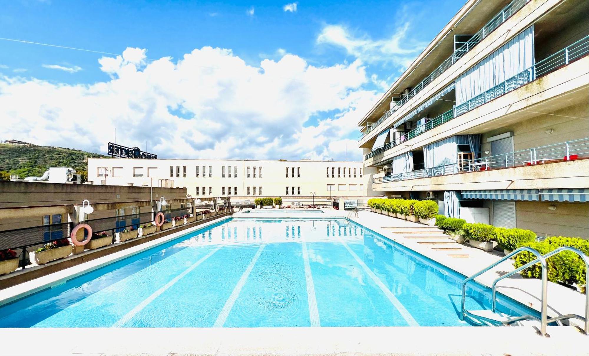 Apartamento Con Balcón Y Piscina