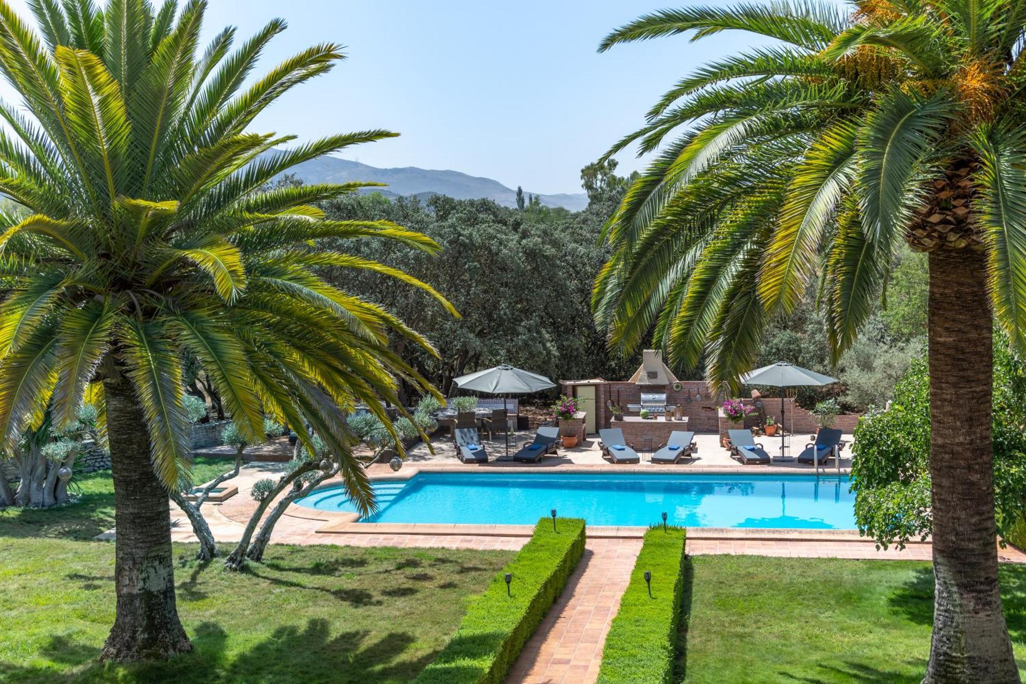 Andalusische Luxus-finca La Almunia Garden Ronda Villa