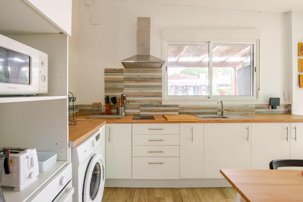 With Shared Pool. Apartamento *