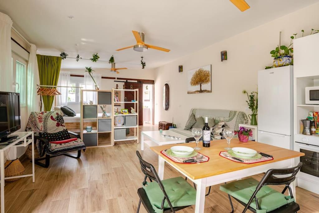 Apartamento With Shared Pool. Coria del Río