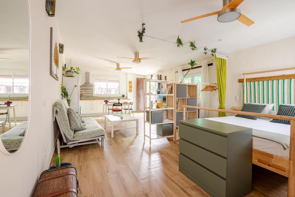 With Shared Pool. Apartamento *
