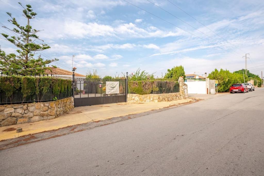 With Shared Pool. Apartamento