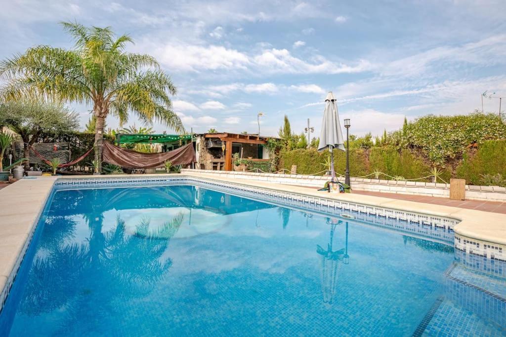 Apartamento With Shared Pool.