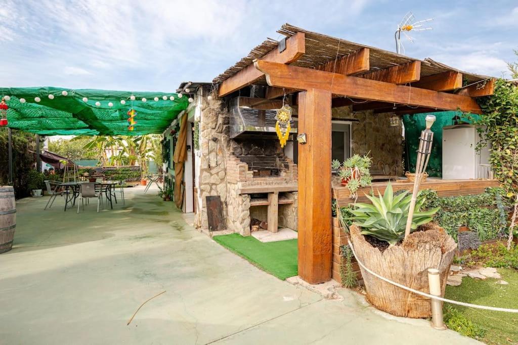 With Shared Pool. Apartamento *
