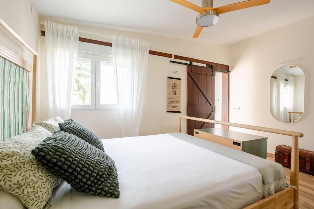 Apartamento With Shared Pool. Coria del Río