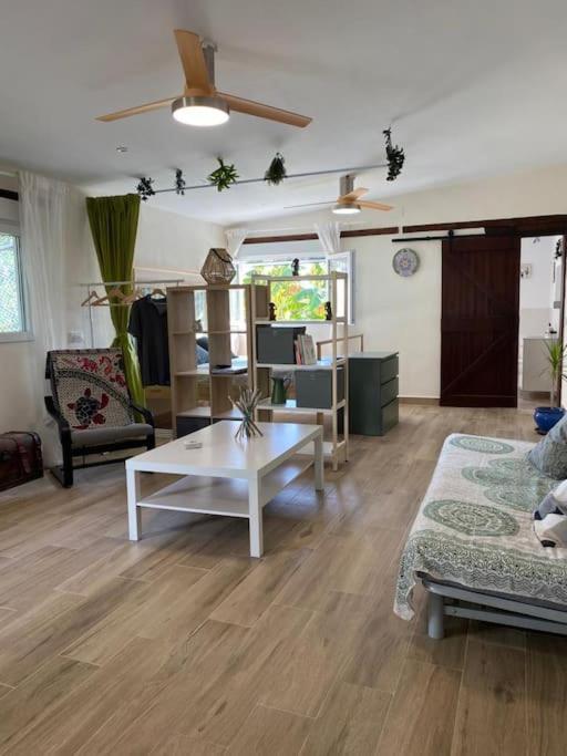 With Shared Pool. Apartamento *