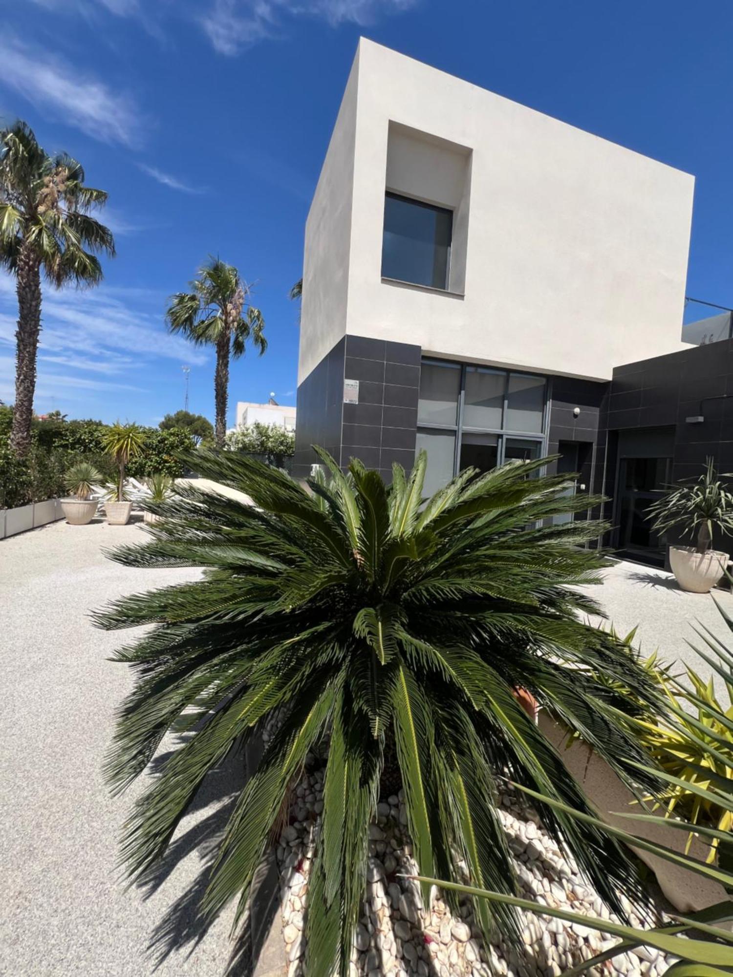 Villa Modern Corner 3br Costa Blanca