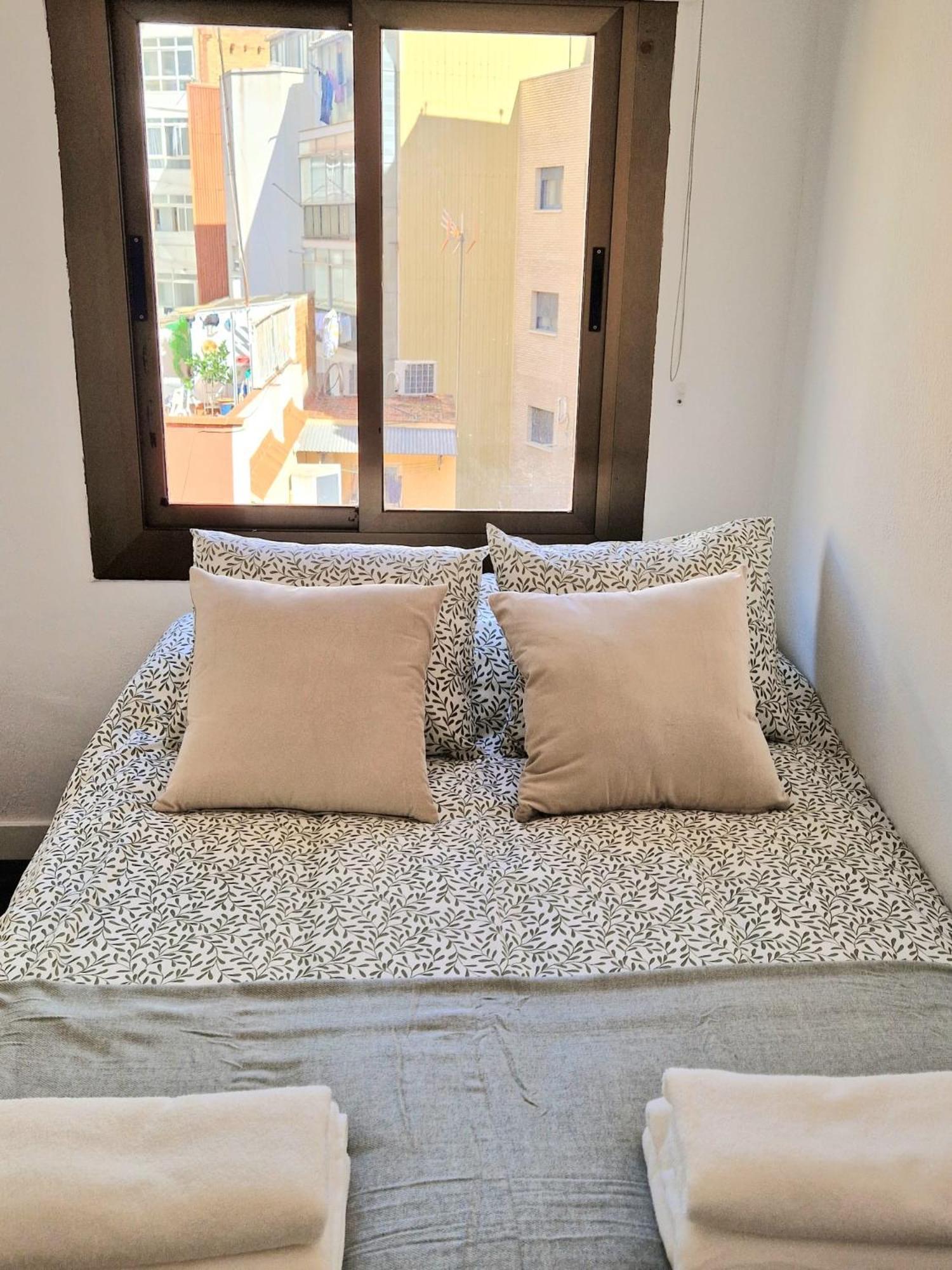 Bed & Breakfast Privada En Hospitalet *