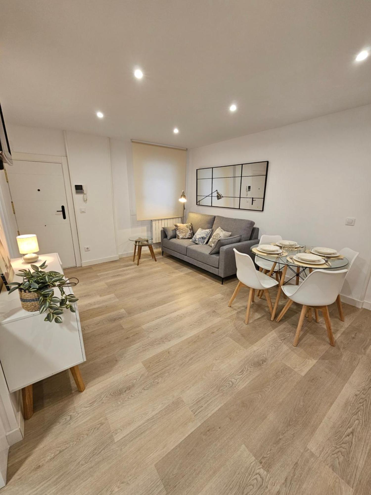 Tati Homes - Ruiz Zorrilla 2,5 Apartment *