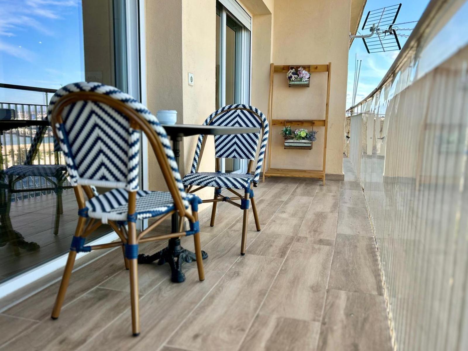 Moderno Y Amplio Con Vistas A La Bahia Apartamento *