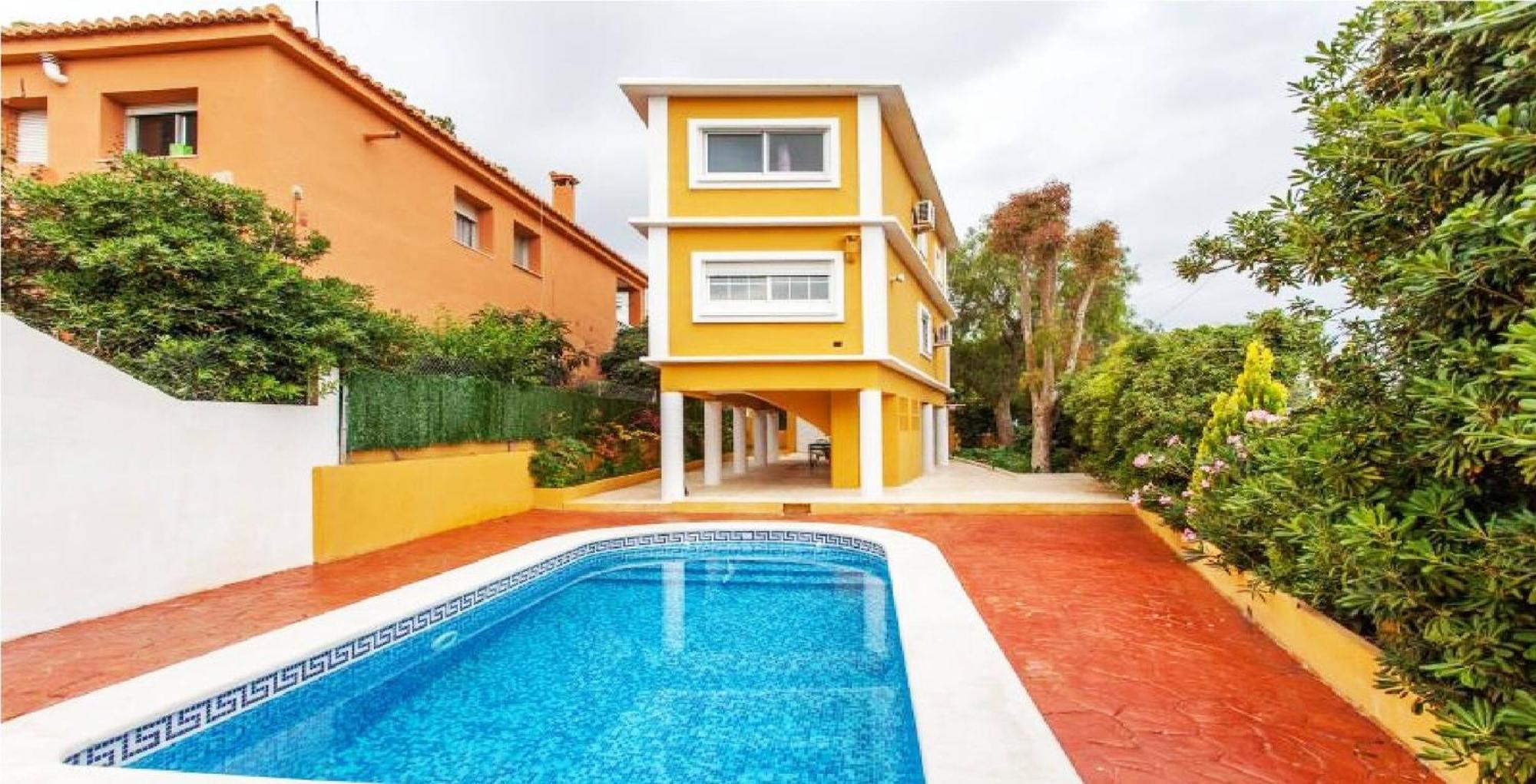 Wonderful Homelidays In Masias With Shared Outdoor Pool