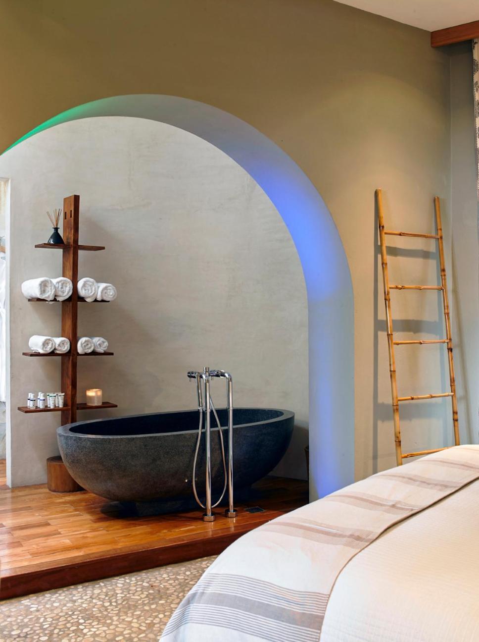 The Giri Hotel *