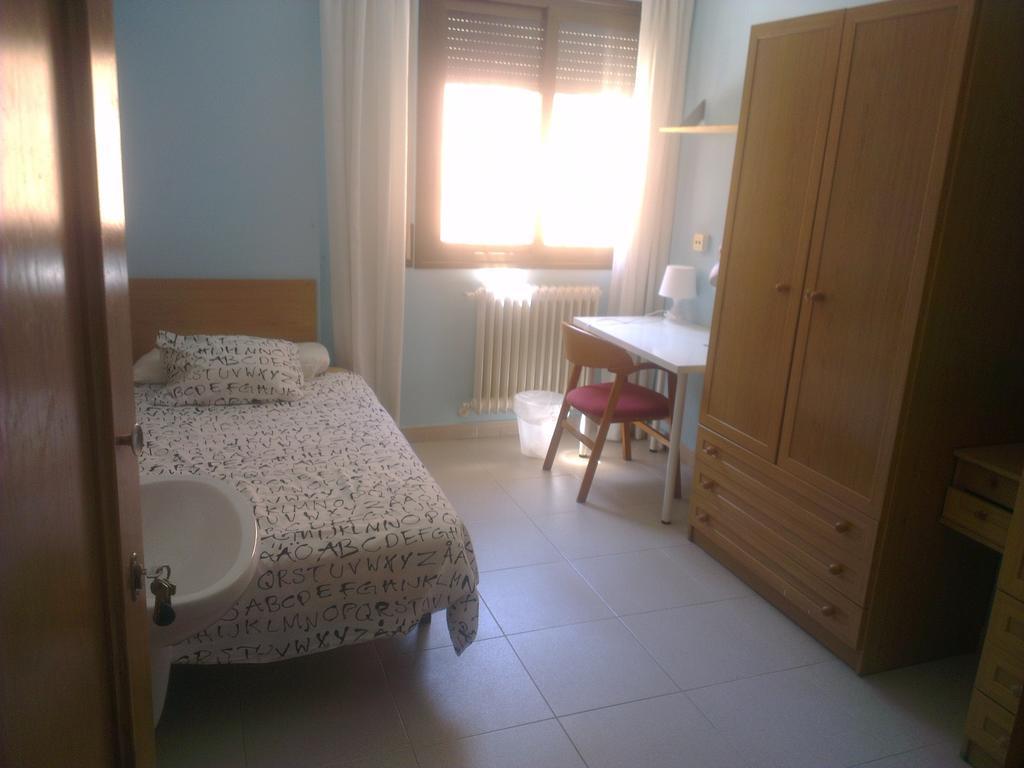 Pensión Residencia De Estudiantes Osca
