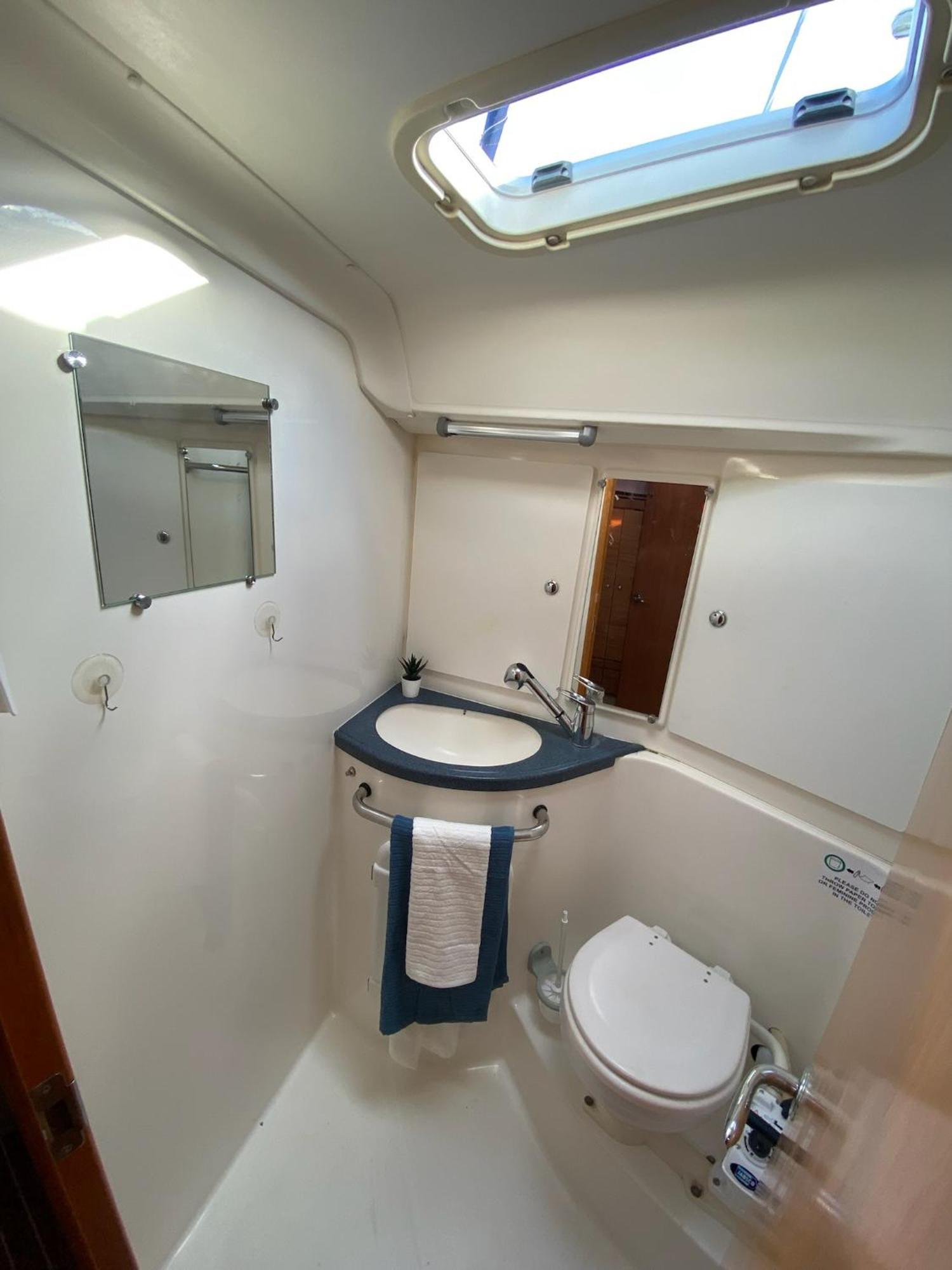 Hotel en barco Velero En Puerto De