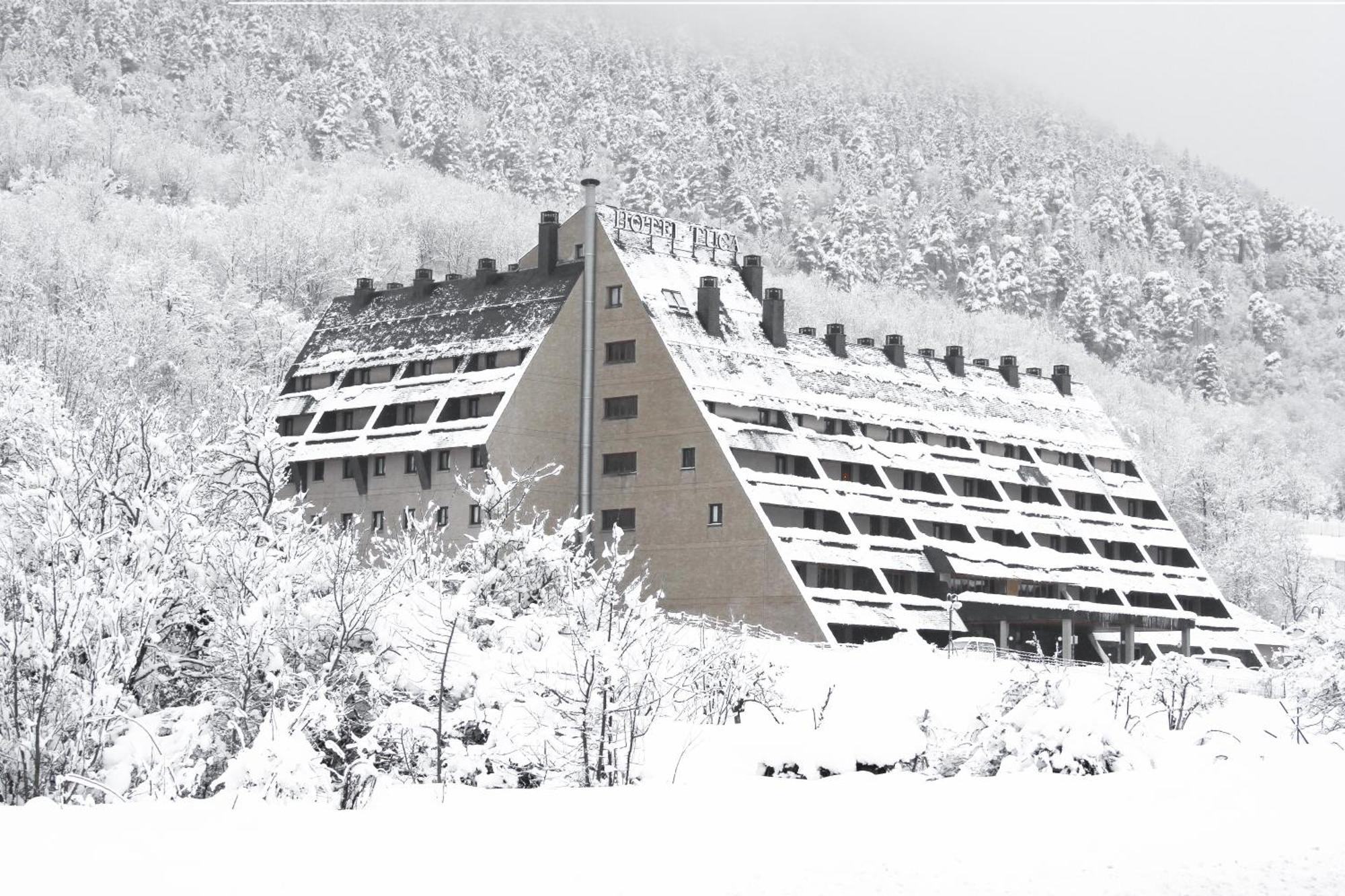 Hotel Husa Tuca 4*