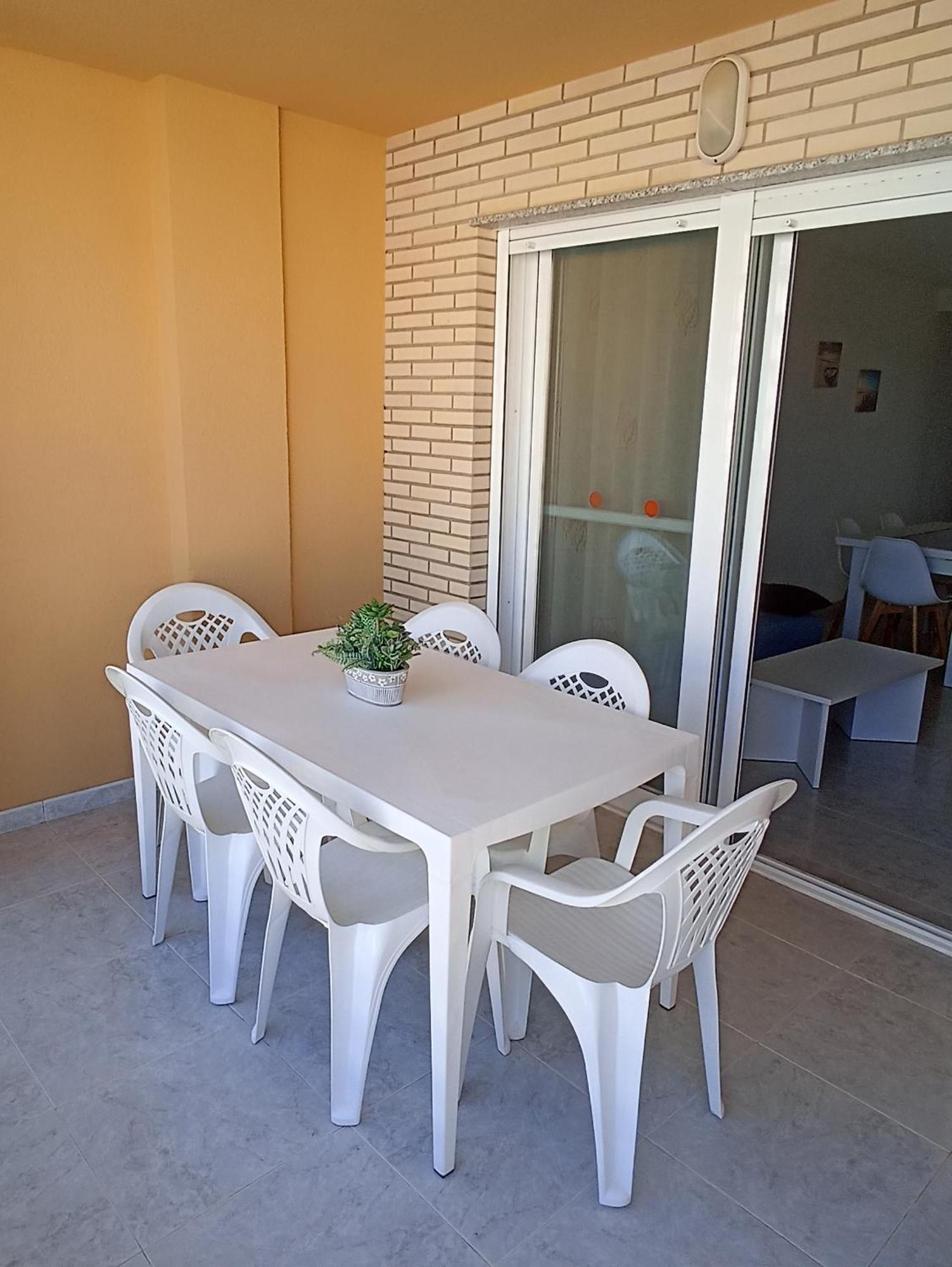 Céntrico En La Playa Con Piscina. Apartamento *
